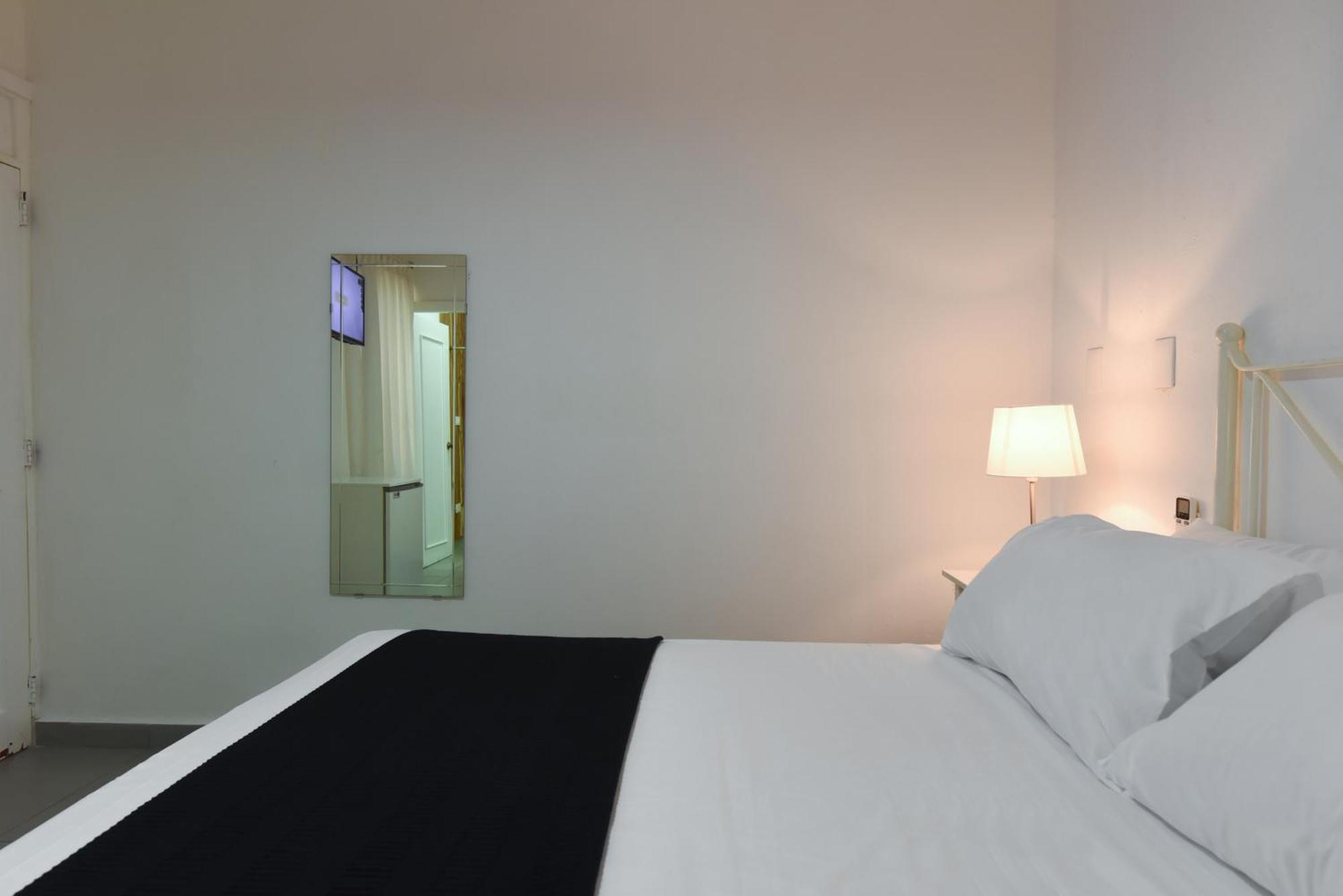 Ph 19 Guesthouse Hotel In Gazcue Santo Domingo Oda fotoğraf