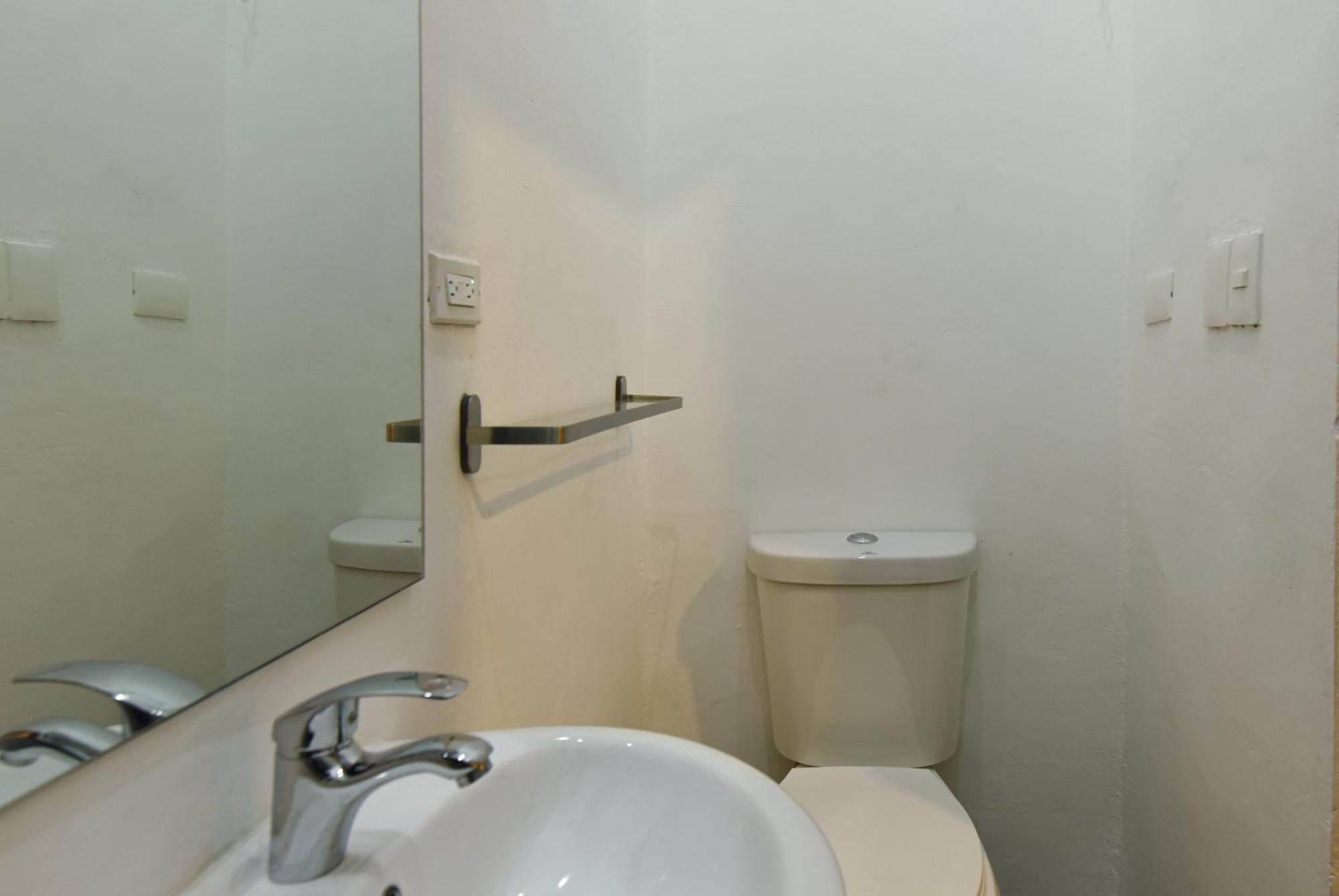 Ph 19 Guesthouse Hotel In Gazcue Santo Domingo Oda fotoğraf