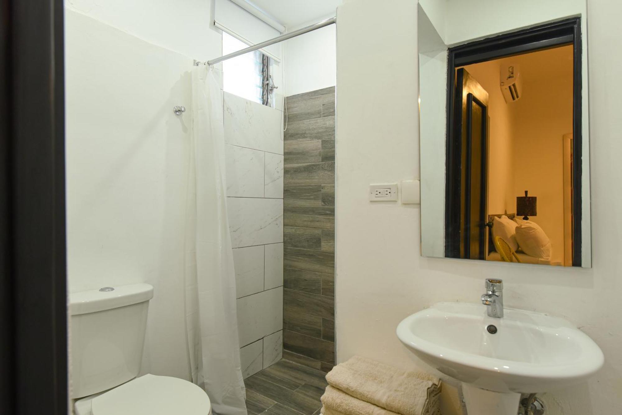 Ph 19 Guesthouse Hotel In Gazcue Santo Domingo Oda fotoğraf
